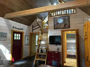 Premier Cottage, King Bedroom w/laundry, Amazing Bunk Room & Loft, AC, Pets Free - Image 2