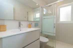 Spacieuse villa avec terrasse, jardin et barbecue - Image 2