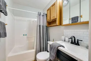 3 Bedrooms - Deck - Sleeps 7 - Image 2