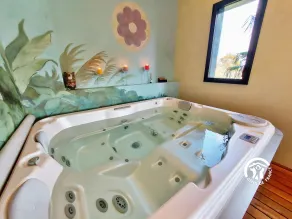 Luxury cottage with spa and private fishing pond - Image 3