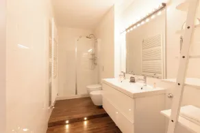 PORTA ROMANA APARTMENTS - Image 4