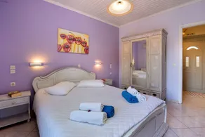 Loggos Haven: Chrisoula's upper-floor escape. Modern comforts, short walk to beaches. - Image 5