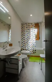 Großes Apartment mit direktem Zugang zum Garten in der Nähe des Sees Puigcerdà - Image 2