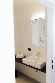 ML Business Hotel - Self-Check-in - Image 5