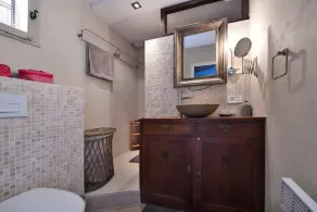 Hill-top haven with private pool and endless views - Image 2