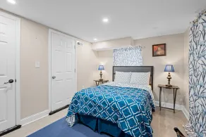 Watch AC/DC Live at Lincoln, Sleeps 12, King Bed - Image 5