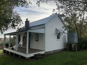 Two Creeks School House - Image 2