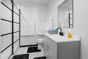 Pet Friendly, 5Min Downtown, Backyard & Firepit - Image 3