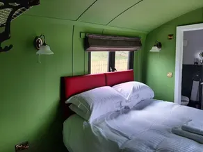 Railway carriage, perfect for families,friends or couples in an amazing location - Image 5