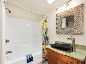 Beautiful Family Home, Less than one Block to the Beach - Image 4