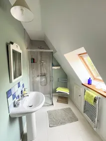 Delightful House for Up to 6 Guests + Baby With Large Secluded Garden Area - Image 4