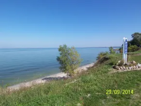 HIDDEN GEM - COZY 1 BEDROOM LAKEFRONT HOME/COTTAGE - Image 3