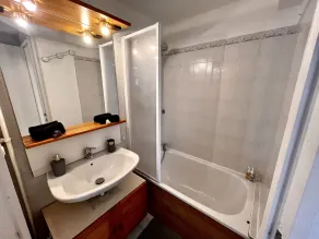 Keraven, charming cottage, shared pool - Image 3