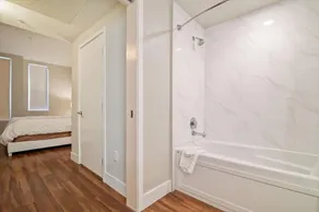 Spacious 1BR | Free WiFi | Laundry | Near Castro Street - Image 4