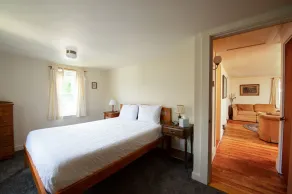 Lowell's Cove Cottage - Quaint 2BR Cottage short walk away from Lowell's Cove - Image 4