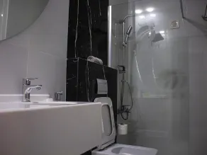 Cozy One Bedroom Apartment, J09 - Image 3