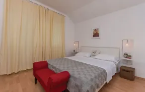 Casa familiar / villa en el centro de Bibinje - Image 2