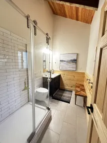 NEW! Pineview Lodge. Gorgeous Lodge with access to PRIVATE Hot Springs Pools - Image 5