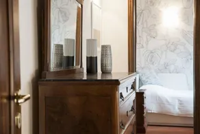 Newly renovated apartment in contemporary style with design details ideal for 5 people. - Image 3