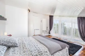 Holiday Home Cherry Hill with Pool - Image 3