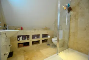 Luxury villa, amazing location, pool, jacuzzi, snooker, cinema & tennis court! - Image 3