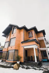 Chinar Wood Cottage - Image 5