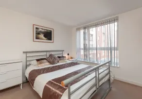 Modern, spacious 3-bedroom apartment in the heart of Glasgow's city centre. Sleeps 7. - Image 4