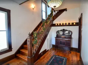 Spacious Fully Restored Victorian, Sleeps 10, 4 Bathrooms - Image 2