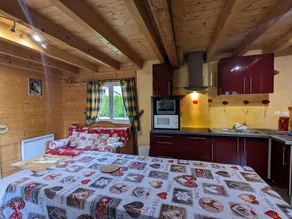 Gemütliches Holz-Chalet mit Terrasse, WLAN & Parkplatz in der Nähe von Wander- und Radwegen - Image 5