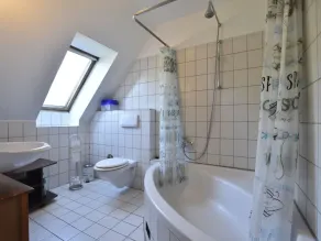4 Room Holiday Apartment with Garden near Lake - Image 2