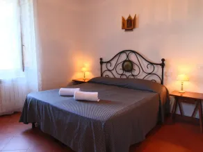 Stunning Farmhouse with Swimming Pool & Hot Tub in Umbria - Image 4