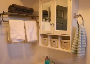 Private Guesthouse with Patio, Minutes to Downtown - Image 4