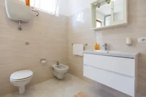 Lovely, large apartment near Lido beach & old town with wifi and aircon - Image 3
