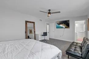 Stylish 5BR Designer Home w/ Deck & Hot Tub - Image 4