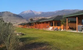 Yellowstone Riverfront Cabin, Sleeps 9, $171-$325/nt, 300 yards to Yellowstone - Image 5