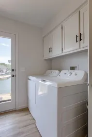 Beautifully renovated lake house - sleeps up to 18! - Image 4