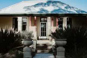 Guesthouse southern highlands sleeps 40 with functions up to 60 in large grounds - Image 3