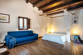 Villa with pool, wellness area and private tennis court - Image 5