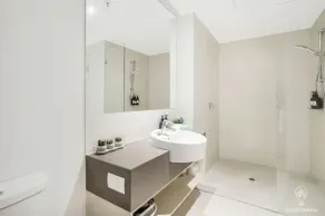 Studio Stay near Marina with Pool, Gym and Sauna - Image 5