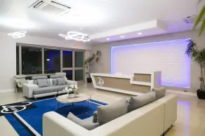 Apartment with roof top pool - Image 2