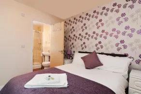 Westside Apartments :Cosy 2 Bed 2 Bath Flat - Image 5