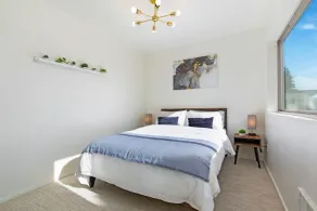 New modern 3B3B w/ rooftop deck & 240v EV charging - Image 4
