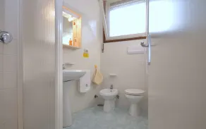 Holiday apartment with garden and air conditioning - Image 5