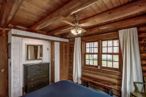 Spacious, Lake Front, Authentic Log Home - Image 2
