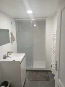 Comfortable private floor in a house - Image 3