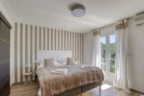 Exclusive private villa with pool in South France - Image 4