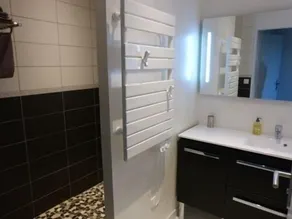 Doppelzimmer im Obergeschoss mit Blick auf die Flussmündung und den Garten - Image 2