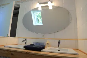 En lade i meget fredelige omgivelser med opvarmet pool og fantastisk udsigt - Image 4