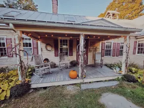 Charming 1700s Farm House on Beautiful 100 Acre Estate - Image 4