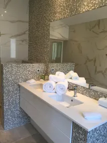 Roligt og landligt med opvarmet swimmingpool, stor have og jacuzzi i Avignon - Image 2